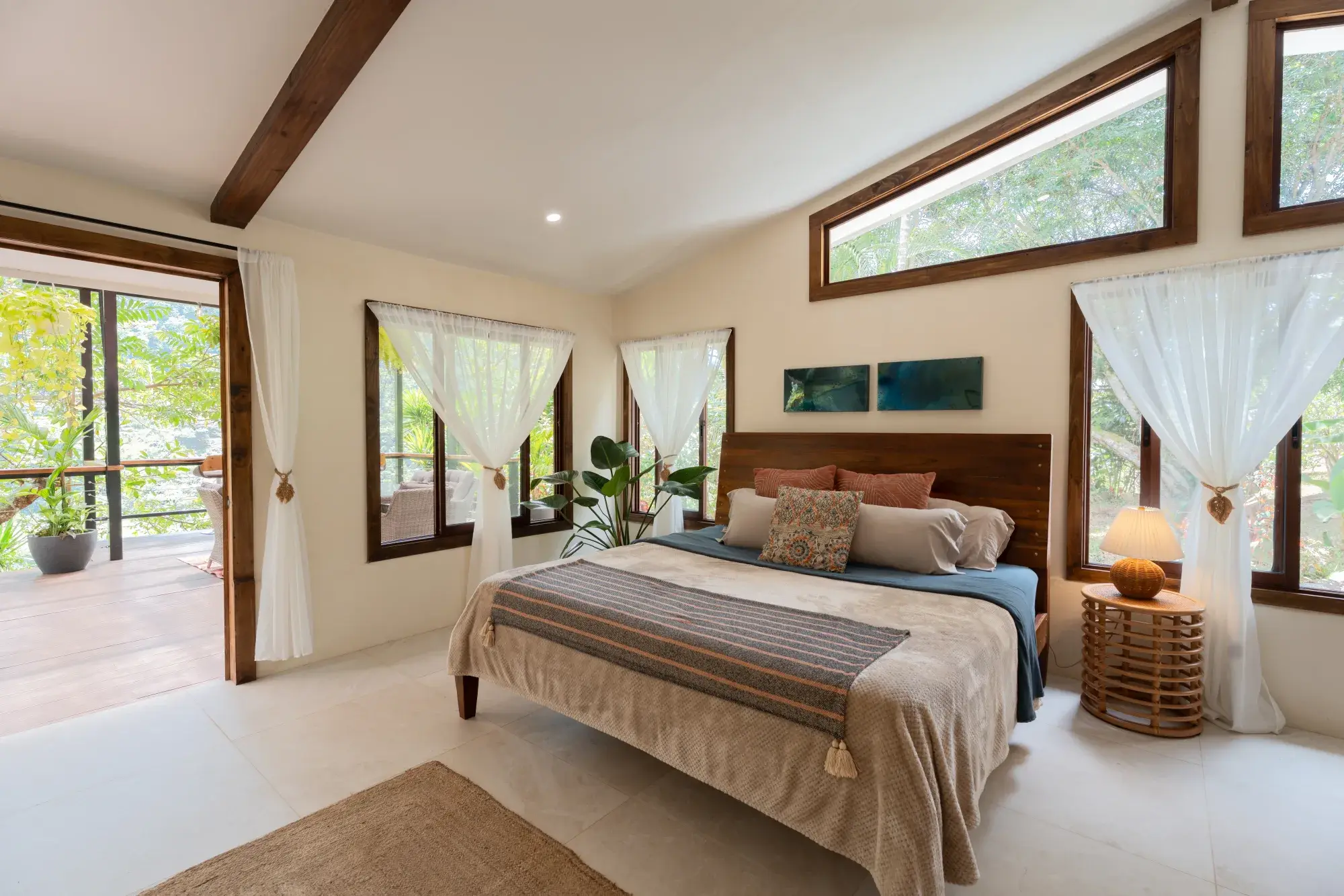 Master bedroom interior at the turnkey estate in Pérez Zeledón