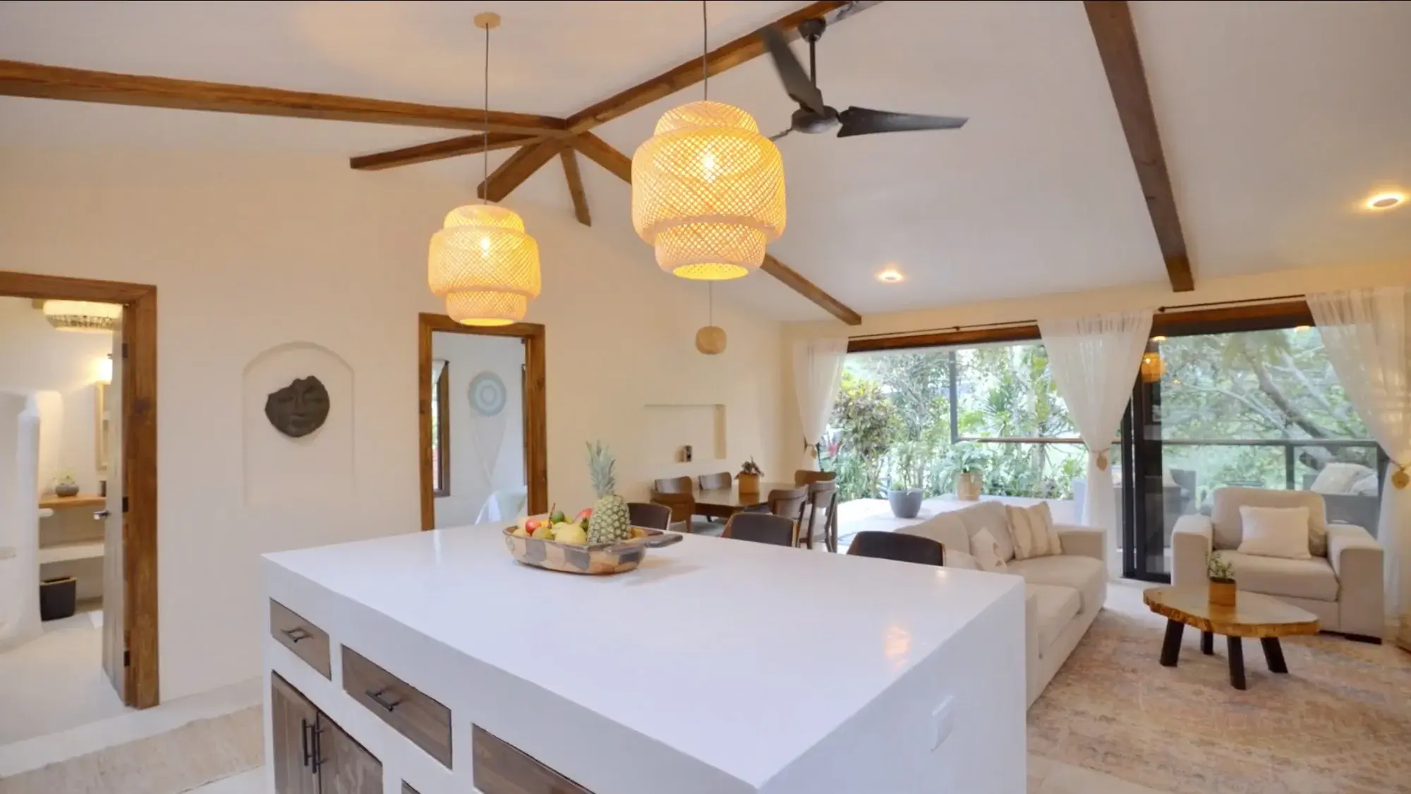Fully equipped kitchen in the renovated main residence, Pérez Zeledón estate