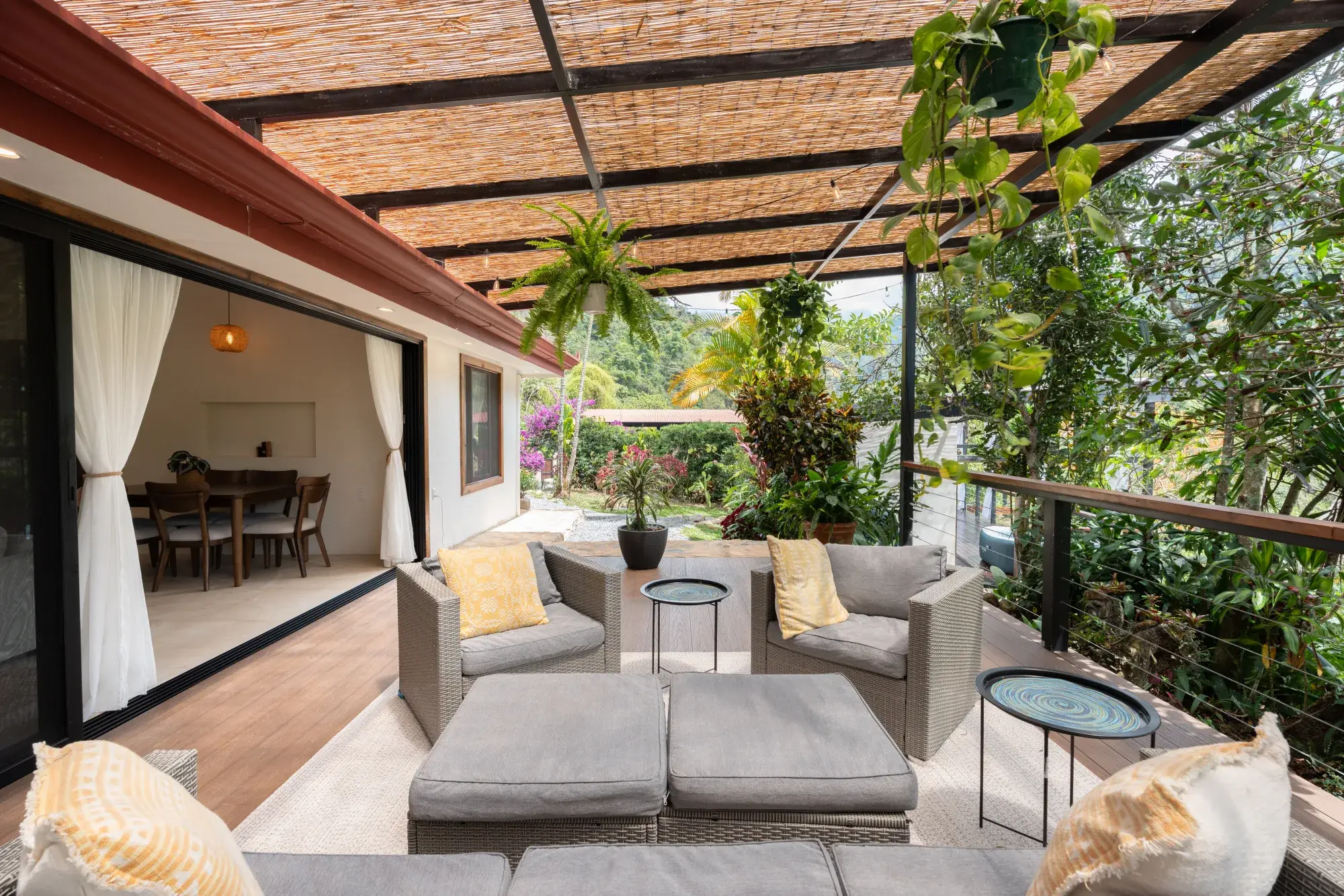 Outdoor living deck overlooking the Pérez Zeledón valley, Costa Rica