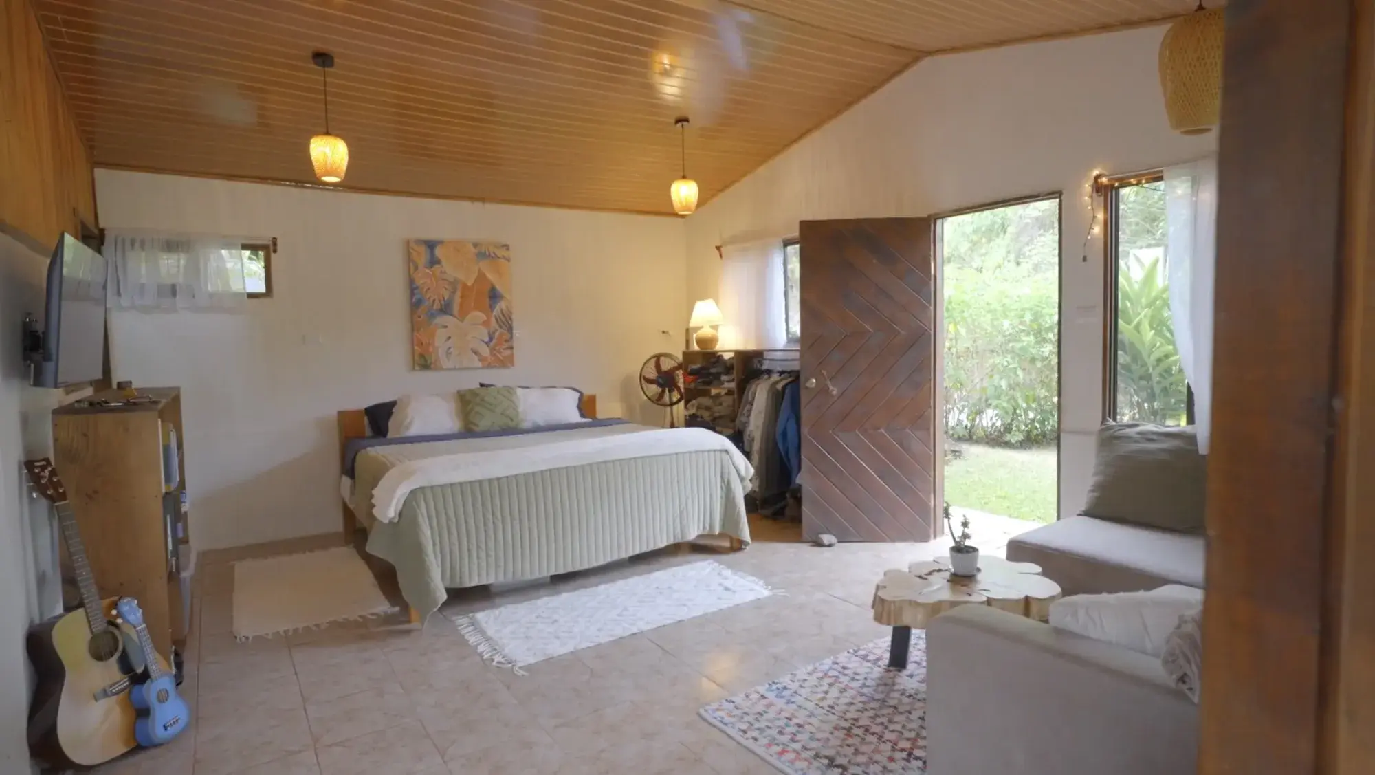 Cozy studio cabin living space at the Costa Rica retreat property